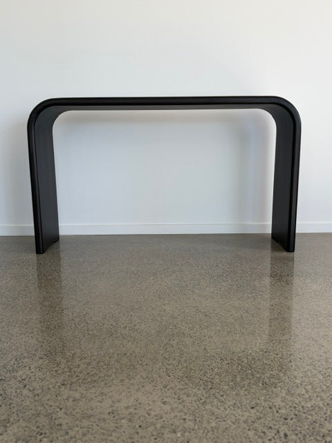 THE ARC CURVED ENTRANCE TABLE