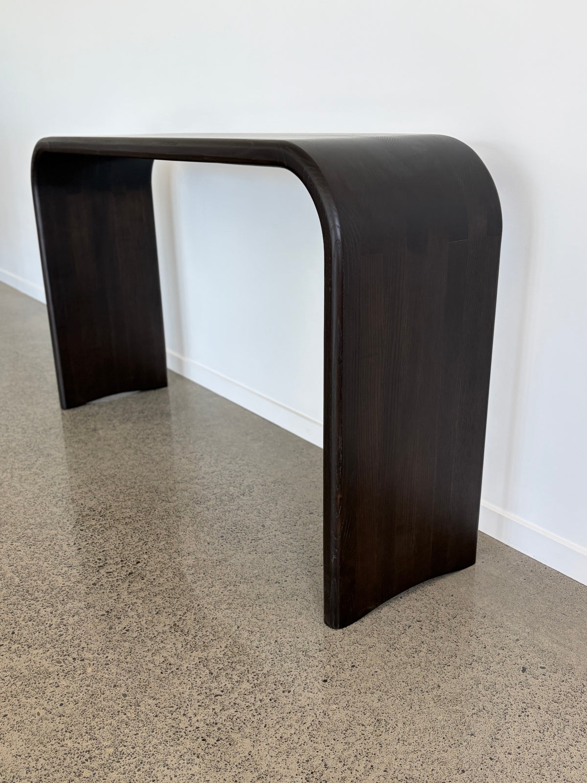 THE ARC CURVED ENTRANCE TABLE
